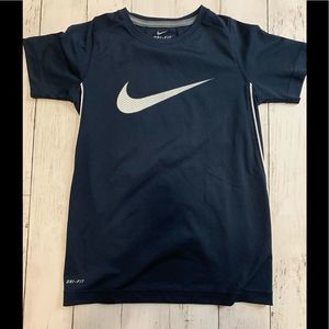 Nike T-shirt SZ Small